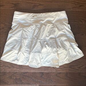 Lululemon size 2 White Athletic Skirt skort in good condition Lulu skirt